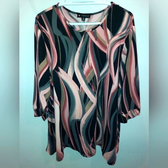 N Touch Tops - N Touch women's 3/4 sleeve abstract print top, size 1X excellent used condition